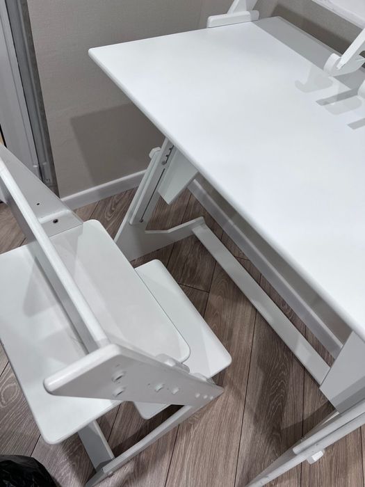 Продам детский стол и стул