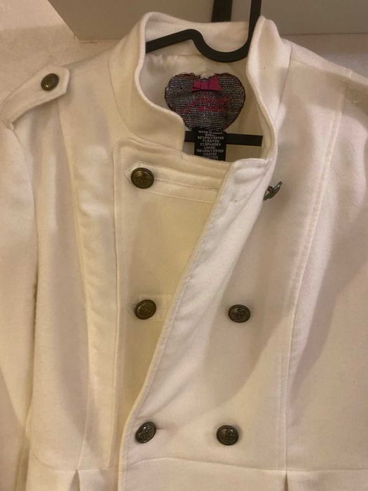 Продавам чисто нови дамски палта