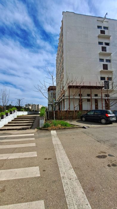 Clădire comercială cu 4 etaje de inchiriat situata