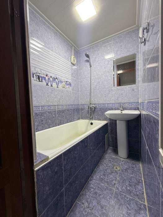 Срочна 3-комнатная квартира 4-этаж 5-этажном Адрес Мархабо Котельный