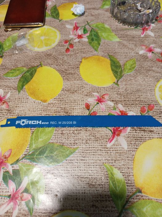 Продавам ножове за саблен трион