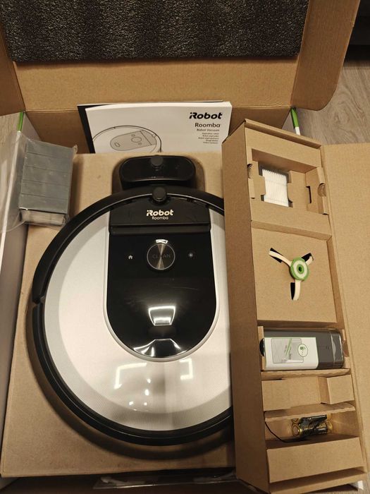 iRobot Roomba i7 (i7156) cu filtre si accesorii