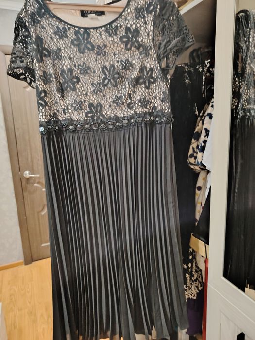 Продам платья б(у, размер 48,50,52