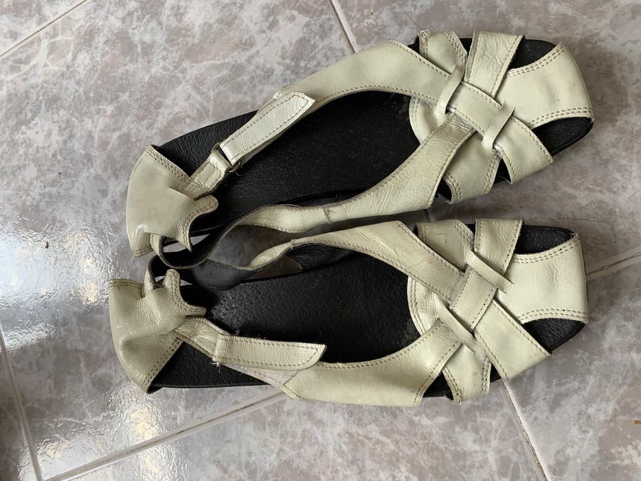 Продавам  сандали естествена кожа 39 номер