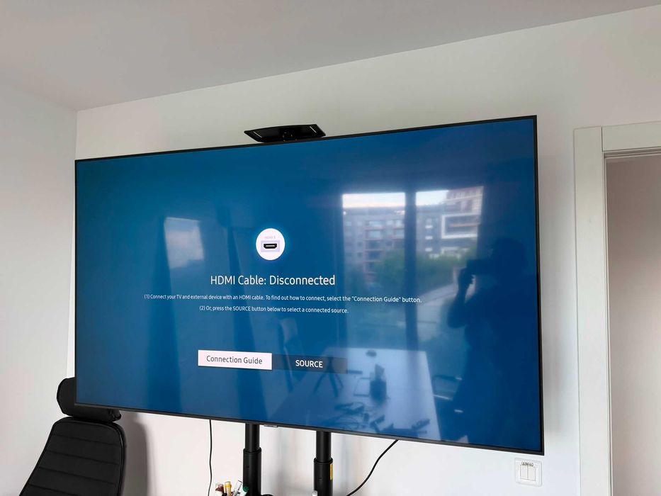 Pachet Premium: Smart TV 4K Samsung 70" (177 cm) + Stand Mobil Profesional pe Roți (Ideal Firme / Săli Ședințe / Home Cinema)