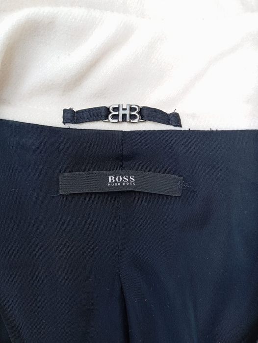 Vând palton dama Hugo Boss!