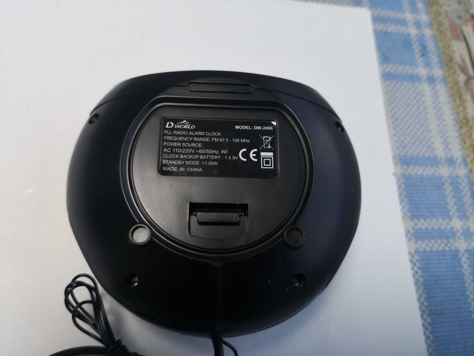 Ceas de birou cu radio si alarma