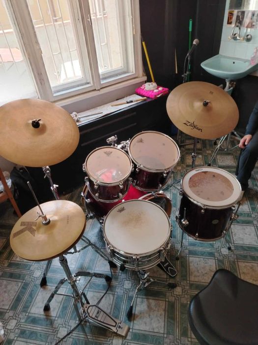 Продавам
Професионален Комплект барабани Mapex Meridian Birch