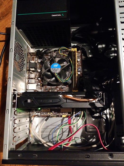 PC GAMING I5- 4460, 16GB DDR3, Nvidia GTX 1050 2GB, SSD 240GB + Cablu HDMI