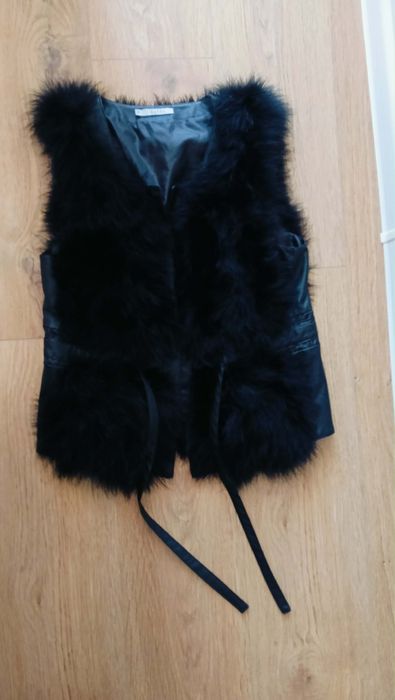 Дамски елек с естествен косъм и кожени детайли–XS/S размер, черен цвят