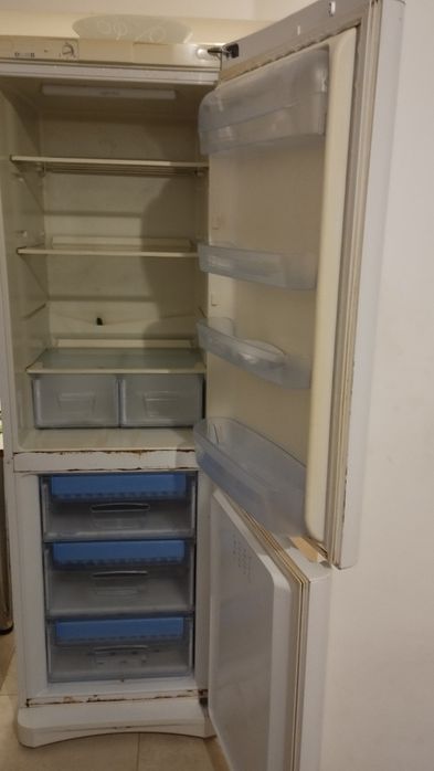 Frigider Indesit /390 lei