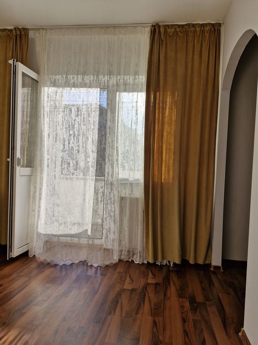 Inchiriez apartament 1300lei
