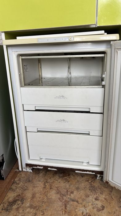 Продам морозильник