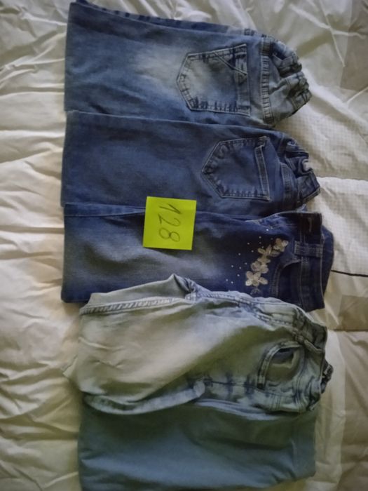 Продавам детски клинчета и дънки за момиче, носени, запазени,