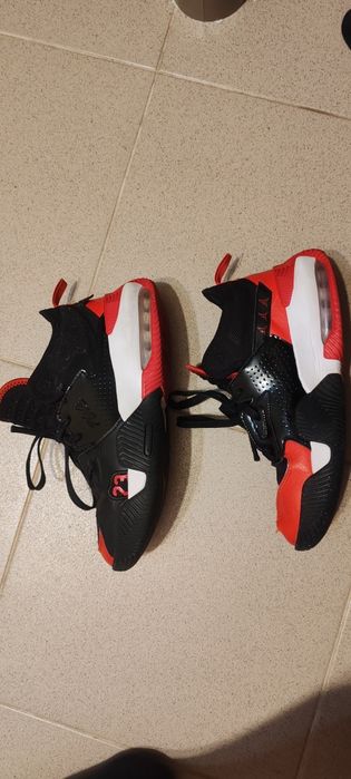 Adidasi baschet basket copii marime 38.5 39 nike jordan