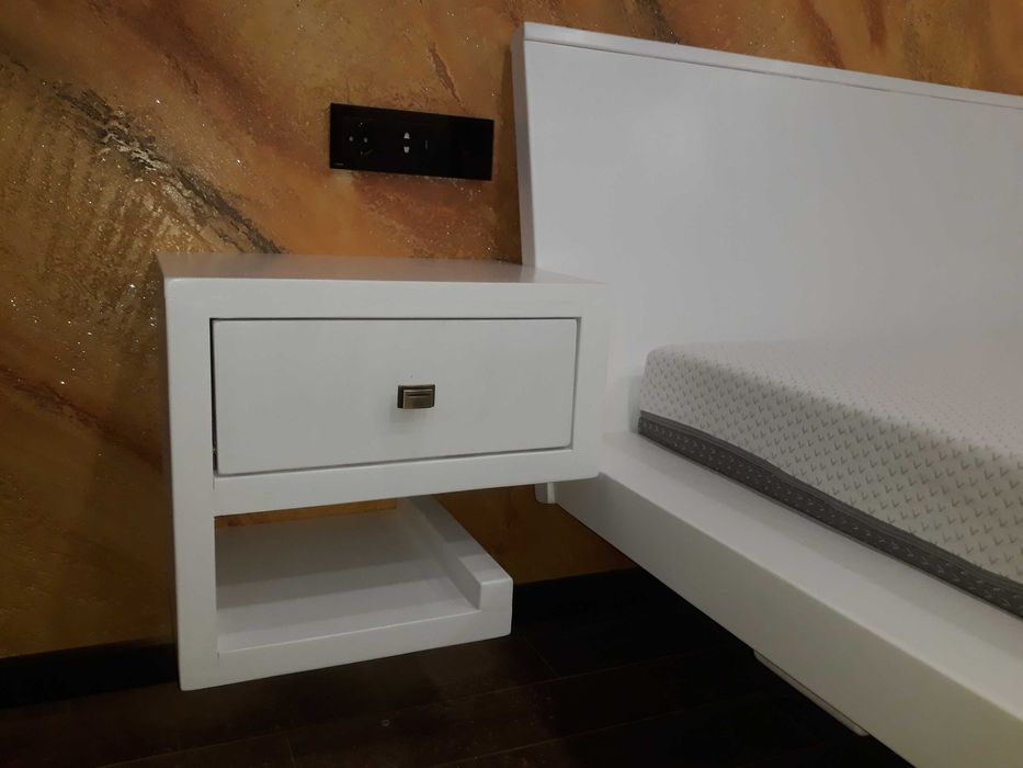 TRANSPORT GRATUIT.Pat matrimonial din lemn masiv cod 213