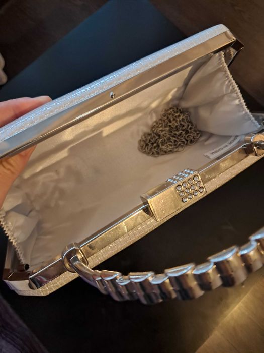 Clutch argintiu elegant,nou