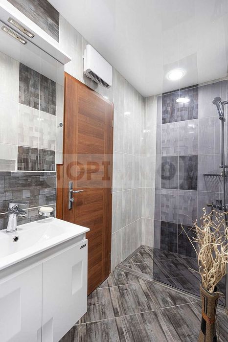 Продава се Тристаен апартамент в Варна, Бриз - 145 кв.м за 2311 €/кв.м - Снимка #12