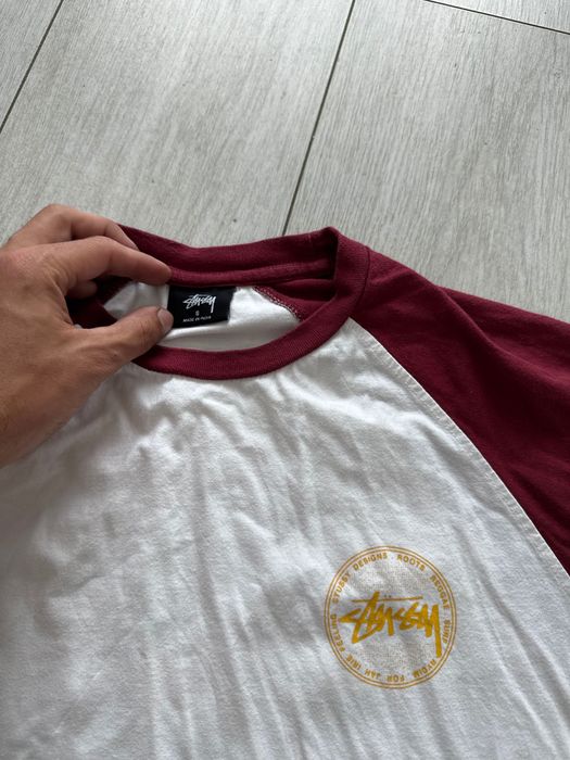 Vânzarea unui tricou Stussy