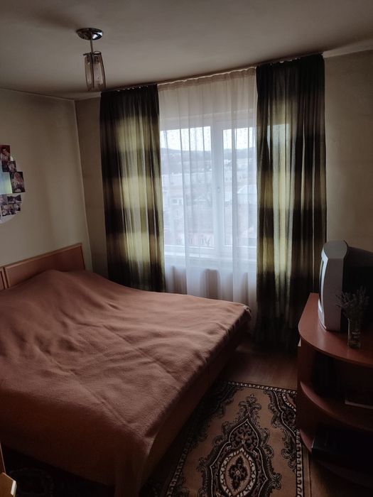 Vând apartament cu doua camere.