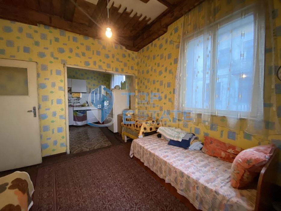 Двуетажна тухлена къща в кв. Гарата, гр. Горна Оряховица, област Вели