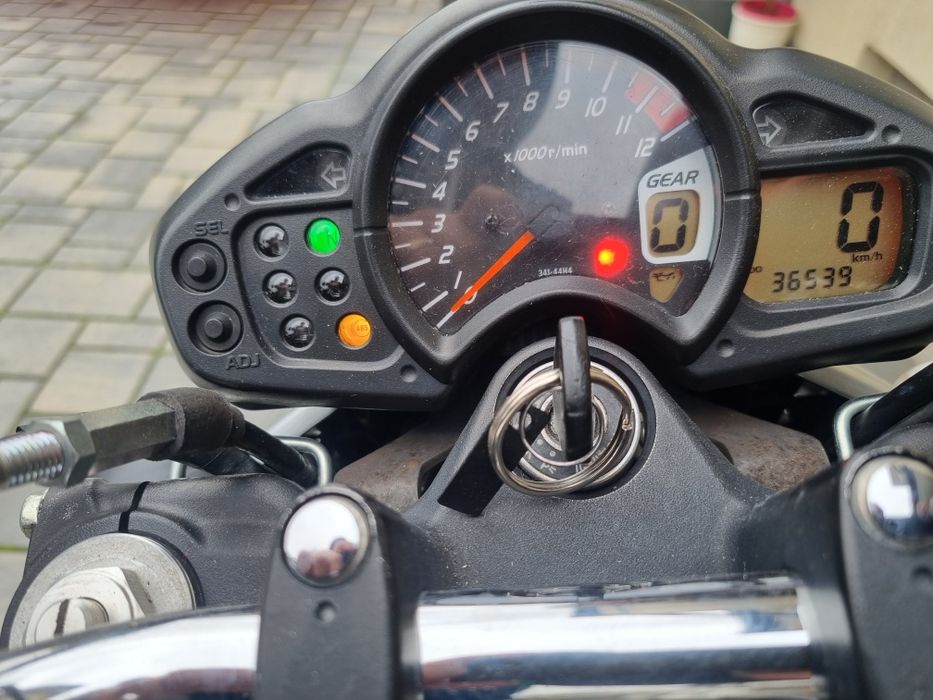 Suzuki Gladius ABS ( SFV 650 A )