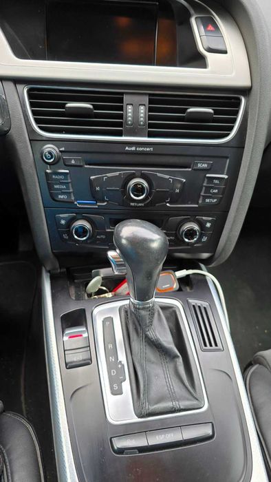 Продавам автомобил Ауди А4