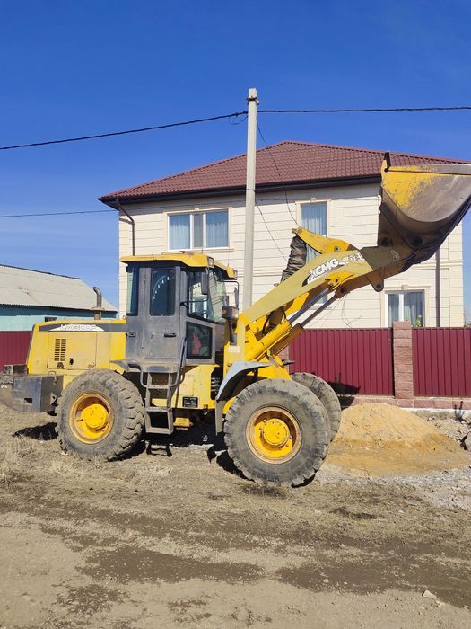 Погрузчик фронтальный LW-300F.