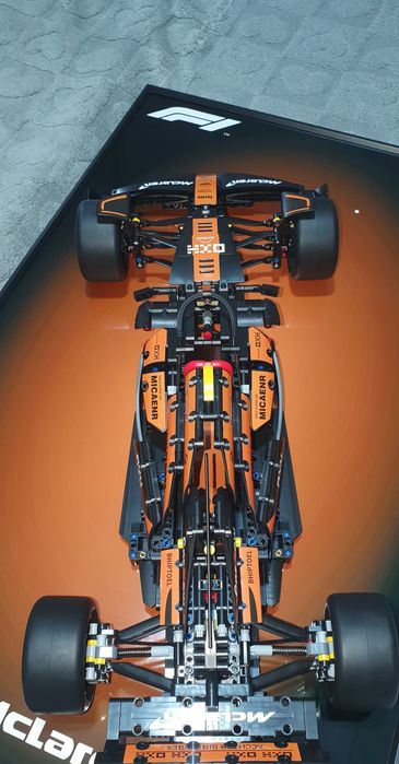 Конструктор Lego Формула-1 McLaren MCL38 и рамка держатель для болида