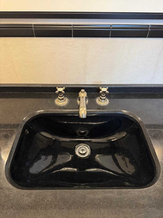 Lavoar granit, baterie, masca si oglinda marca Devon & Devon