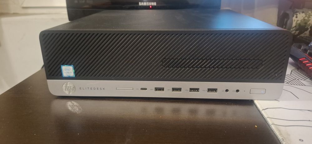 HP настолен компютър.