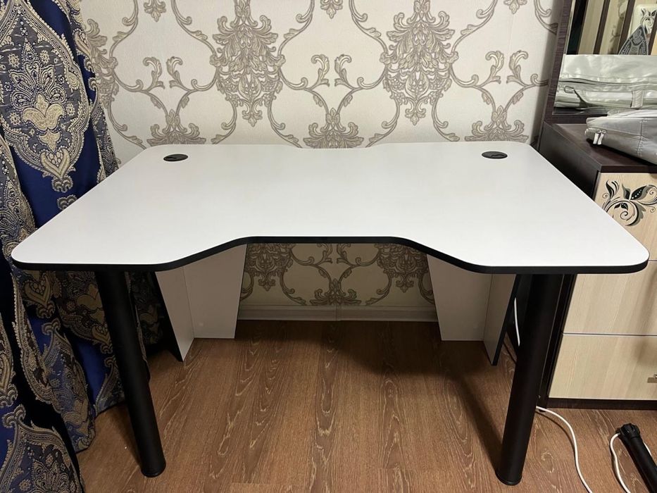 Продается Рабочий стол в хорошем состояний