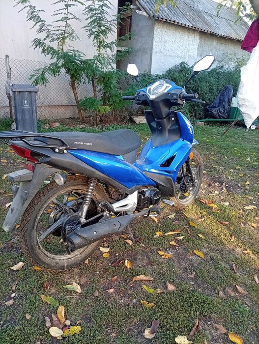 Vand scuter pe benzina, 125 cc, euro5, in 4 timpi, Revolt NEO, albastru