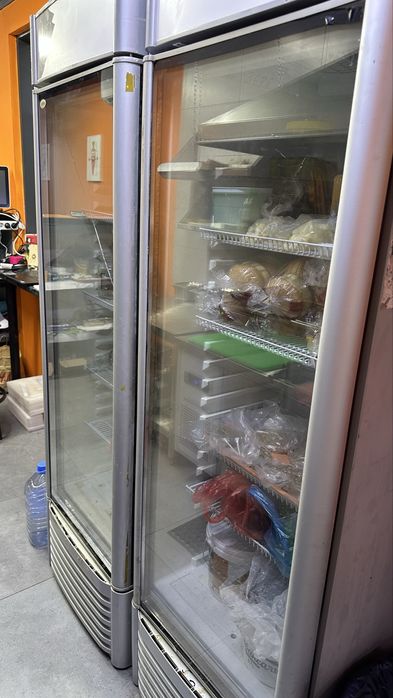 Витринный холодильник