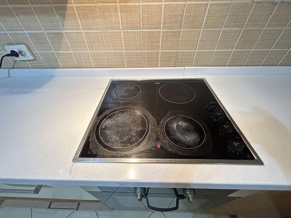 Продается плита с духовкой.