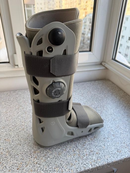 orteza Aircast inalta glezna marime  S, utilizata, stare foarte buna