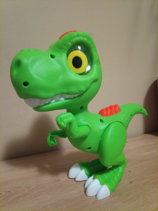 Динозавър със светлини и звуци