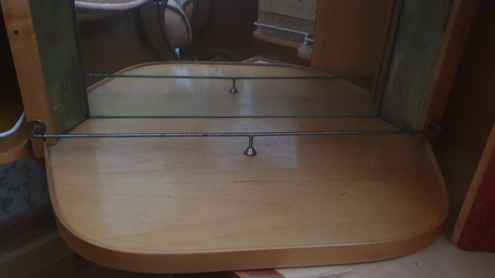 Продаём сервант из красного дерева..Румыния