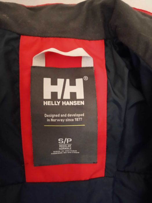 Дамско яке "HELLY HANSEN" ,устойчиво на вятър, дъжд ,размер S/P