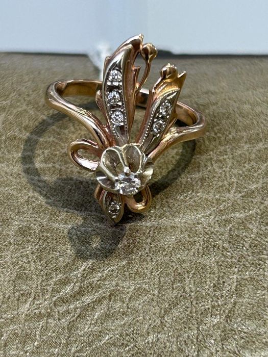 Продам Кольцо с Бриллиантом