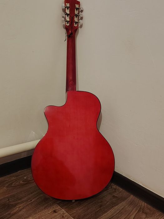 Гитара красная бу
