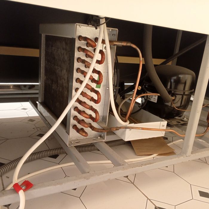 Продам ветрина холодильник