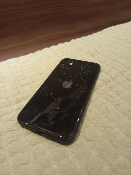 Обменяю iphone 11 (128gb)