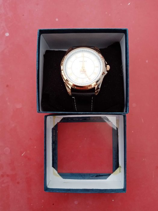 Vând ceas de mana nou.