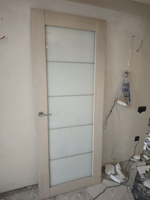 Продам двери Б/у 3шт с наличниками и доборками 2*80, 1*70