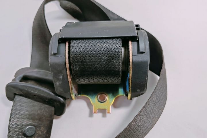 Centura de siguranta  dreapta fata 566244601 / 8207956 BMW Seria 3 E4