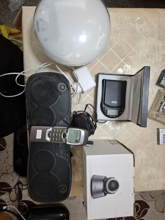 Vand  radio cu led de la Philips  .