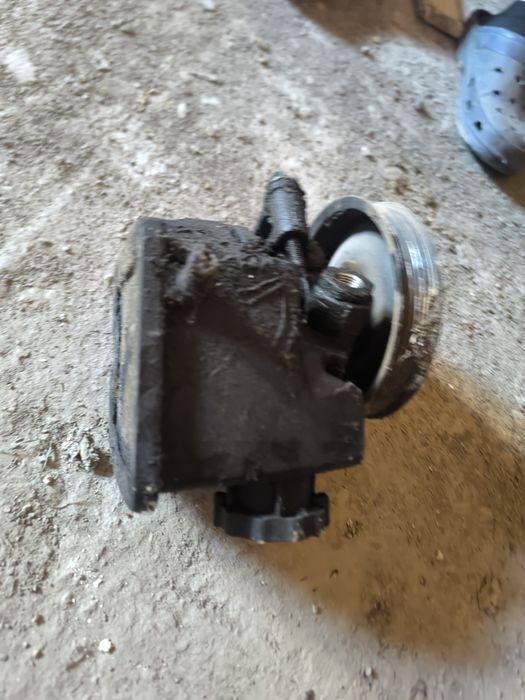 Pompa servo direcție sprinter 2.2 an 2002.
