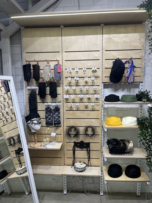 Торговое оборудование и мебель