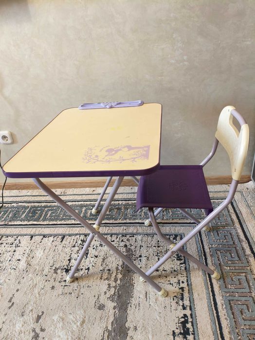 Детский столик со стульчиком